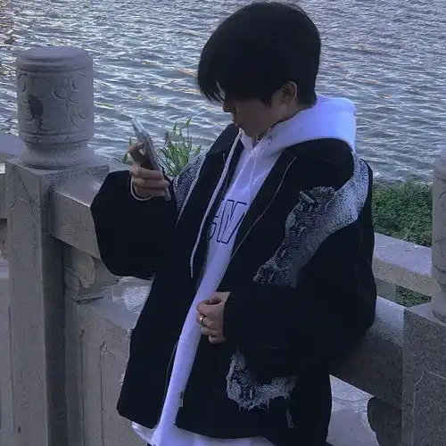 超酷头像男生头像独自走过苍苍莽莽与你同行才有了光
