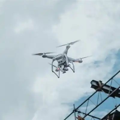 无人机头像低空飞行的遥控无人机图片