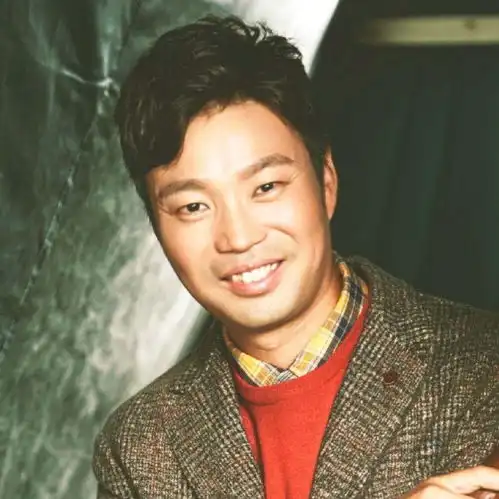 要钱没钱,要貌没貌4位丑男演员,娶的老婆咋一个比一个漂亮
