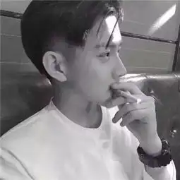 简单时尚帅气的男生头像不可一世又不堪一击
