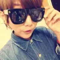 超拽的戴墨镜的qq女生头像,谢谢