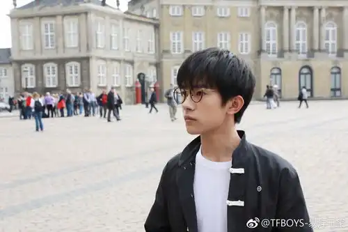 170515千玺晒丹麦出游照精美侧颜霸道总裁上身