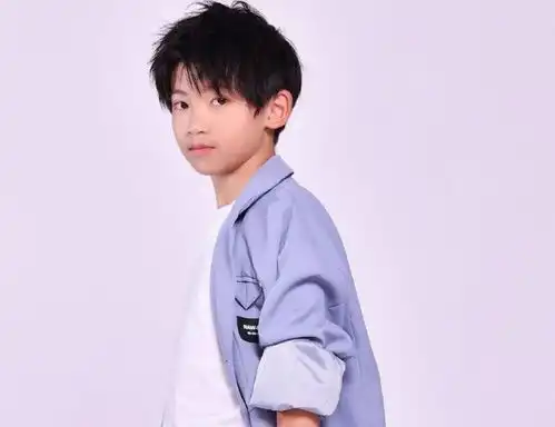 央视网评天府少年团,8岁出道大可不必,背后的公司需要查一查