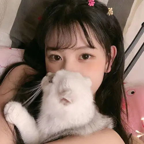 甜过初恋的女生头像

