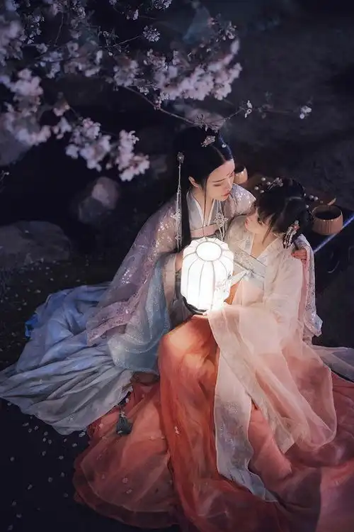 离婚后发现自己怀孕,打电话告诉前夫,电话忘挂断后红了眼眶