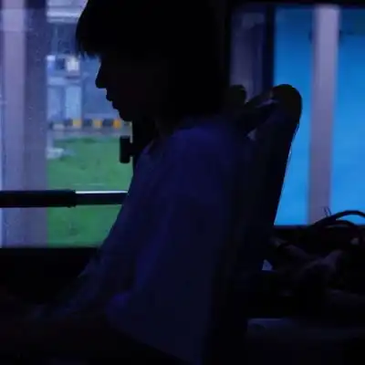 祁宋ins酷帅真人文艺范高冷男生头像
