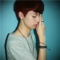 qq男生伤感头像我们真的愿意原谅他
