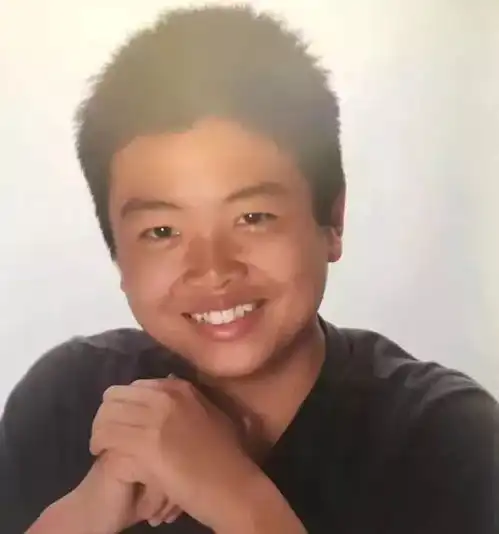 为你送行15岁华裔少年美国校园枪击案中的最美逆行