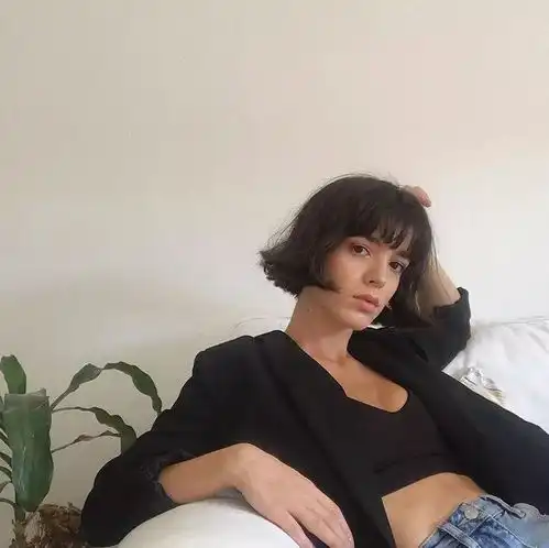 头像你和你小时候买的存钱罐挺像的又胖又没钱

