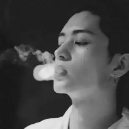 最新男头像关于你提起皆是遗憾
