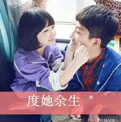 qq情侣头像一对两张女孩是短发,在捏男孩的脸
