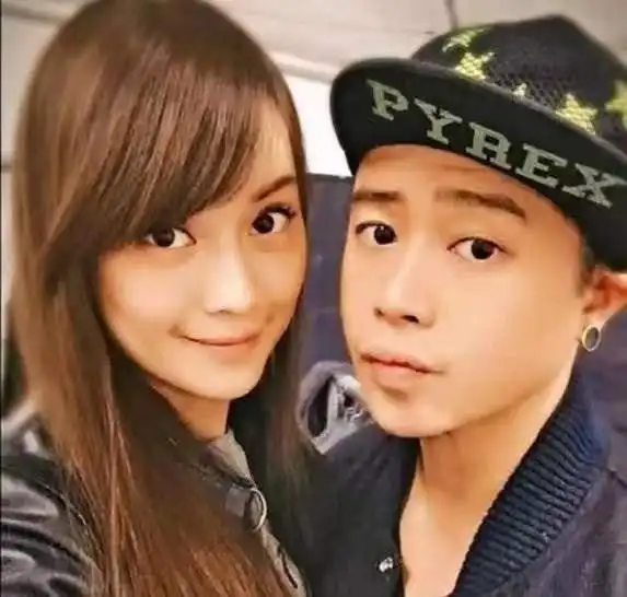 南拳妈妈给周杰伦写了五首歌,如今每年会收到100多万的现金到账