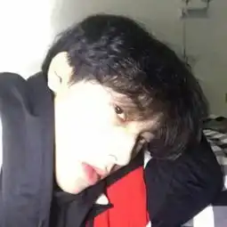 男生头像深沉高冷的酷boy
