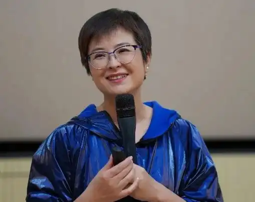 张泉灵因病辞职后,给二混子投资147万,2年后收到2亿回报