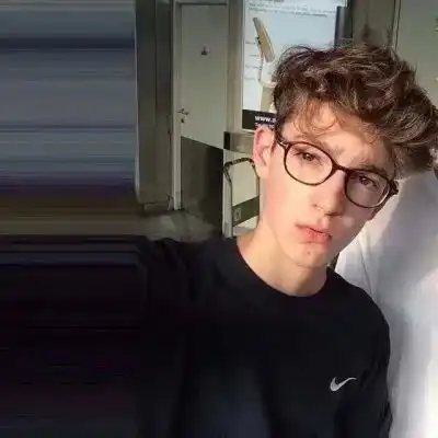 ins头像即使现在生活的地方不是自己喜欢的