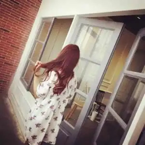背影头像女生唯美侧脸
