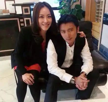 谢霆锋把她当家人,偷偷生下前男友的骨肉,今47岁不结婚仍很美