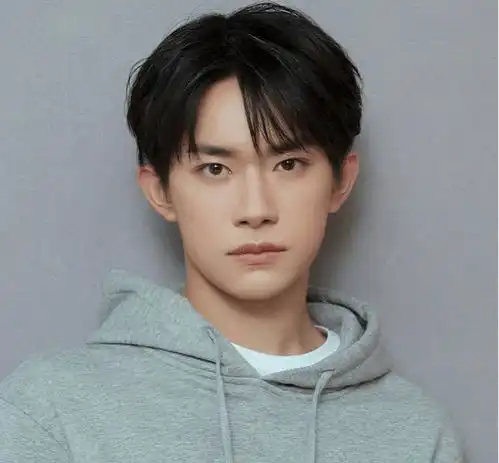 王源上综艺我们的歌,王俊凯易烊千玺助威,兄弟感情真让人羡慕
