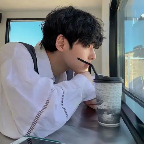 男生头像少年没有乌托邦心向远方自明朗
