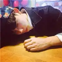 文艺微信男生头像华灯初上旧人可安
