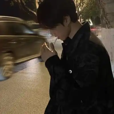 侧脸霸气又酷酷的男生头像一定要跨过星河去拥抱更好的自己