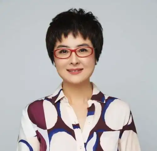 她曾是央视主持人,辞职后再创业,如今46岁成为公司董事长