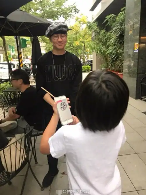 kimi为叔叔林俊杰画头像,画风清奇令人捧腹