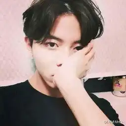 图片里的人是谁
