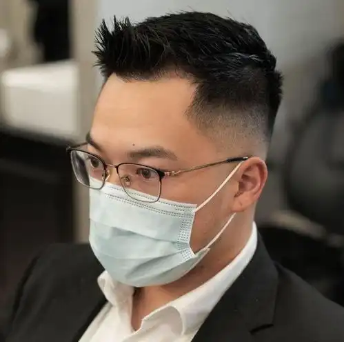 建议上了年纪的男人衣不花裤不紧发不乱,才不油腻更显气质
