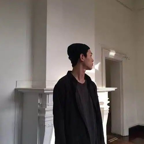 潮流成熟时尚男生qq头像
