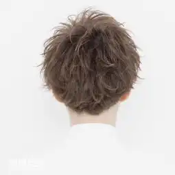 二十岁左右男生烫什么发型好看