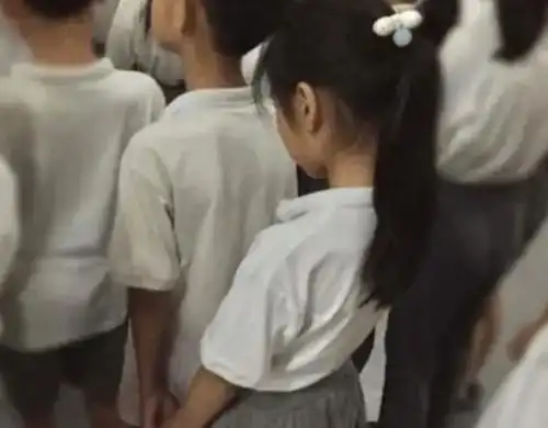 小学生申请书火了,想和喜欢的女孩做同桌,原因让人无法反驳
