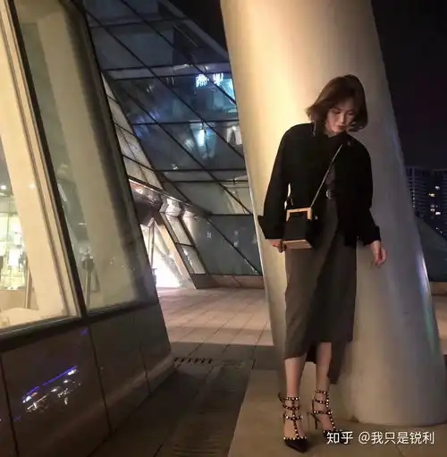 女生怎么穿搭会看着很酷