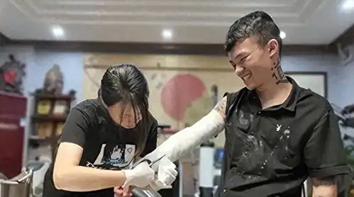 四川14岁少年满脸纹身被父亲驱逐家门,找不到工作,如今怎样了