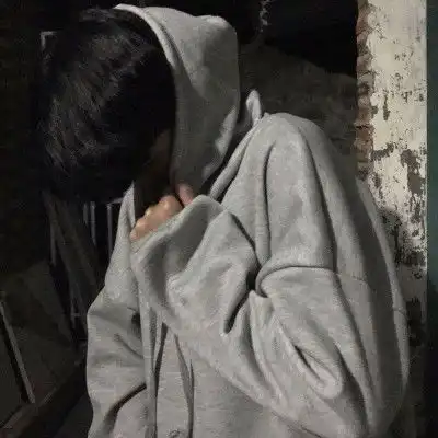 冷酷风格冰冷的让人害怕的男生头像
