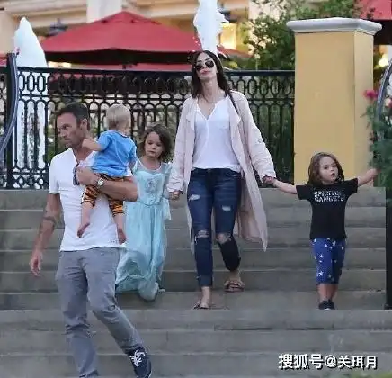 又分手变形金刚女主梅根福克斯与丈夫分手,曾闹过离婚