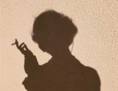 为什么初中生喜欢抽烟缓解压力只是借口,真实原因细思极恐