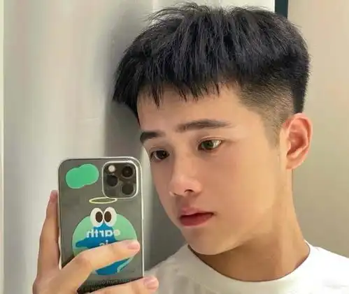 今秋年轻男生剪什么发型好看试试这3款,剪完时髦又显帅气