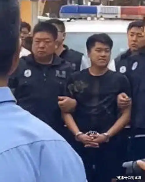 河南男子当街暴打退婚前女友致死,指认现场时,男子露出微笑