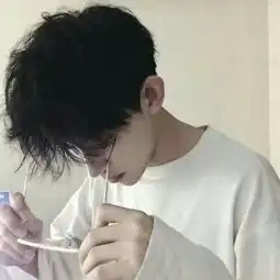 冷酷风格冰冷的让人害怕的男生头像
