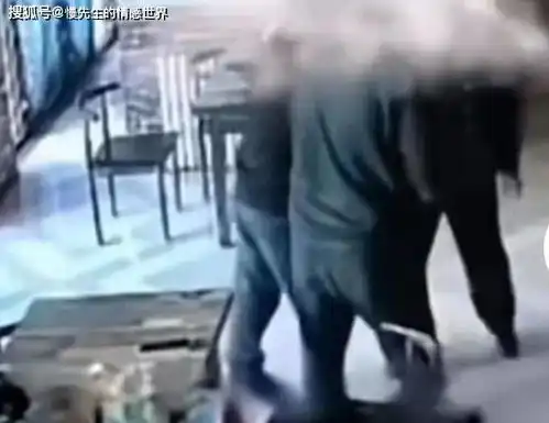 制服男逼司机吃垃圾桶食物后续被停职检查的他,终为嚣张买了单