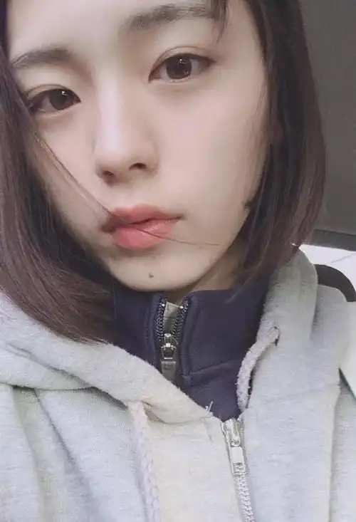 日本17岁男高中生引热议,举止行动酷似少女,像从二次元中走出