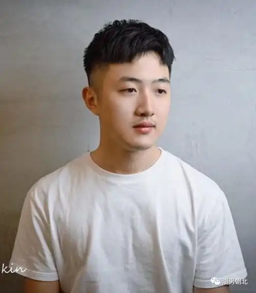 胖胖的男生一定要尝试的三款发型,特别帅气
