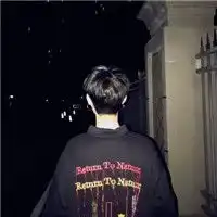 帅气超酷男生头像一半害羞一半自卑
