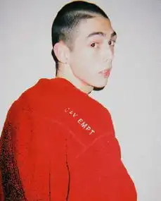 这是情头吗是的话麻烦给出男的那张
