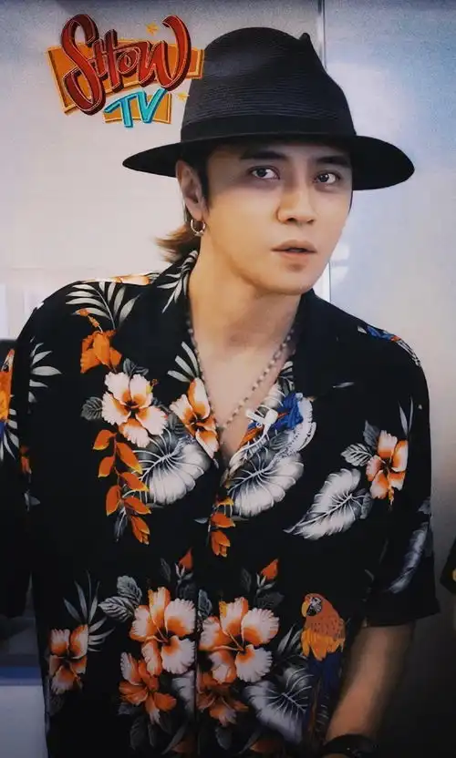 罗志祥近照脸胖脖子粗,留长马尾显油腻,经纪人爆其有全面复出计划