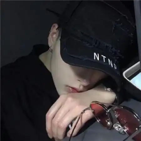 小清新男生头像冷酷帅气,追求爱情这绝对的给力
