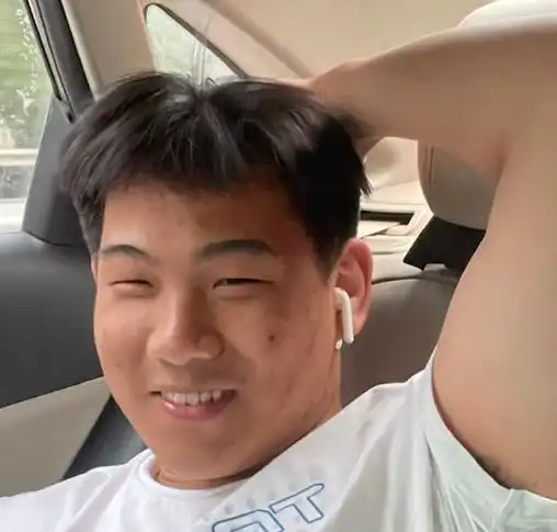 山东男生高三时暴饮暴食胖到200斤,半年后的样貌令网友忍不住佩服