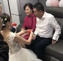 最美婆婆火了,颜值让儿媳妇自卑,网友两个是姐妹