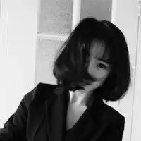 这个女的是谁
